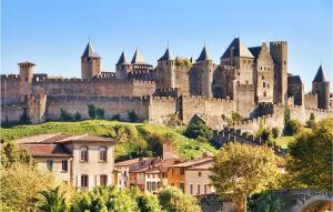 Maisons de vacances Awesome Home In Carcassonne With Wifi And 4 Bedrooms : photos des chambres