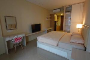 Tower A, 9th Floor, No 11 in Lubuk Baja Favehotel, Apartment in Nagoya Thamrin City