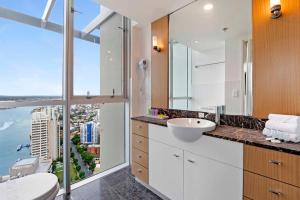 Chevron Renaissance - Self Contained & Privately Managed Apartments