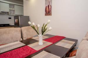 Lux Suites Oasis of Peace Apartments