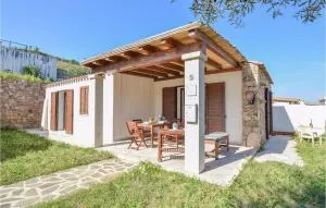 2 Bedroom Lovely Home In Budoni - Agrustos
