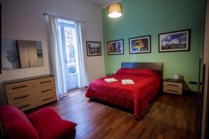 Travellers Photo Home