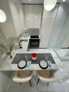 New luxury apartment & free parking