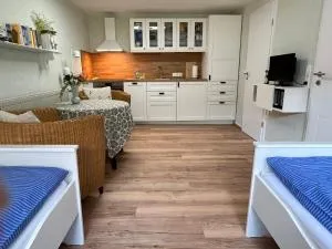 Sonnige Souterrain-Ferienwohnung - Dwasieden