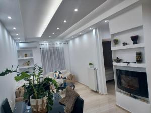 Cozy Renovated Apartment - Apartments, Athens