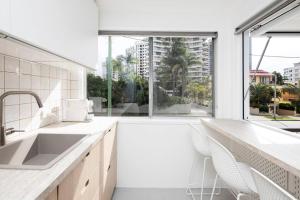 Freddies Pet-Friendly Apt Steps to Beach