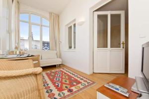 Villa Artemis, 10 Patras