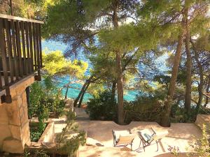 Villa V, 4-star 2-floor 1-apartment seaside property with great outdoors