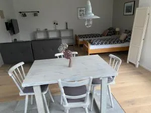 Sleek & modern exterior-entrance apartment in Nuremberg suburb - Kalchreuth