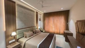 HOTEL VAHINI GRAND