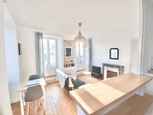 Appartements L'ARISTIDE - Entre Gare et Centre ville - Vue sur les Quais : photos des chambres