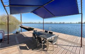 Gorgeous Ship In Lith With Lake View