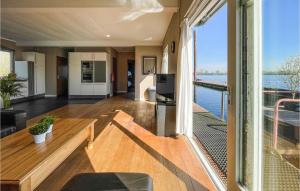 Gorgeous Ship In Lith With Lake View