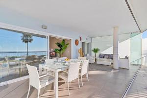 Ocean & pool view 3-bedroom apt.