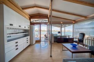 Zoja House