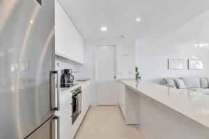 Apartment with big pool and close to beach!