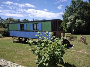 Maisons de vacances Roulotte Fleur des Champs : photos des chambres