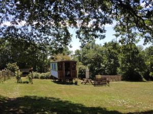 Maisons de vacances Roulotte Fleur des Champs : photos des chambres