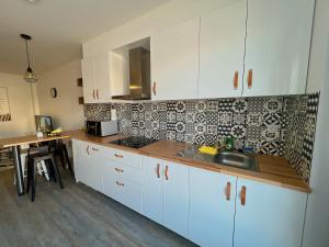 Appartements Accueillant T2 renove clim centre ville terrasse : photos des chambres