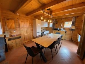 Chalets Chalet La Joue du Loup, 5 pieces, 10 personnes - FR-1-504-624 : photos des chambres