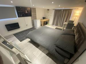 Modern Guest house with private entrance