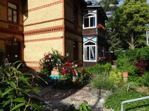 " ART DDR" eig Bad dir im Zim, 3 OG, Treppensteigen kein Fruehhstück keine Kueche nur Uebernachtung Parkpl, WIFI, Blankenb