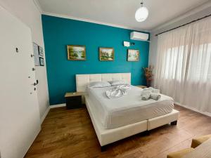 Central room private entry and bathroom