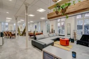 The 5 Continents I by Stay Swiss - 博内夫斯