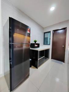 Symphony Tower 3BR High Floor 100mbps Wi-Fi Netflix