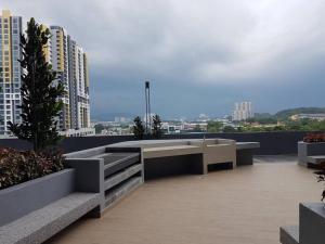 Symphony Tower 3BR High Floor 100mbps Wi-Fi Netflix