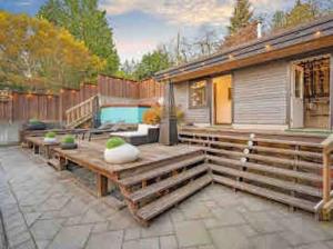 The Lions Self Contained Suite, Shared Pool, Hot Tub, Views