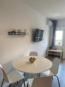 Apt céntrico con vistas y piscinas