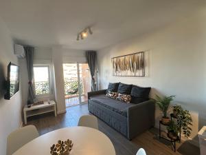 Apt céntrico con vistas y piscinas