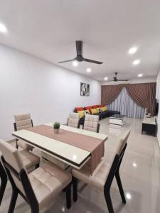 Symphony Tower Premium 3BR 100mbps Wi-Fi & Netflix