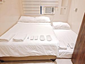 Condo along Tomas Morato w WiFi SmartTV & Karaoke