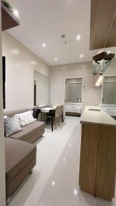 Condo along Tomas Morato w WiFi SmartTV & Karaoke