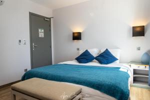 Hotels Logis du Champ De Mars : photos des chambres