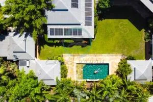 Zenhouse: 6-BR Balinese Tropical Oasis in Nightcliff Central - 卡苏阿利纳