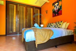 Zenhouse: 6-BR Balinese Tropical Oasis in Nightcliff Central