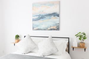 Family-Friendly Boho Stay - Sleeps 10 - Near the Falls