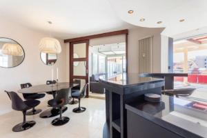 Centrally located flat with sea view terrasse