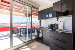 Centrally located flat with sea view terrasse