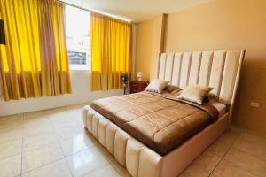 Amplio departamento con garage y cerca al Shopping