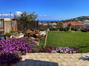 GardenBnB- apartment with garden & seaview
