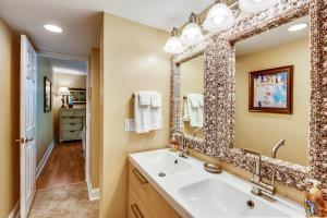 Pats Paradise - 7030N