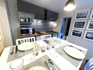 Appartements Appartement Ancely tout neuf deco aero - parking gratuit - Proche Blagnac : photos des chambres