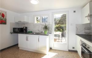 Appartements 2 Bedroom Stunning Apartment In Gemenos : photos des chambres