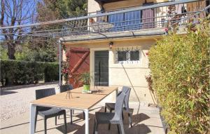 Appartements 2 Bedroom Stunning Apartment In Gemenos : photos des chambres