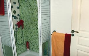 Appartements 2 Bedroom Stunning Apartment In Gemenos : photos des chambres