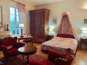 B&B / Chambres d'hotes Chateau Le Baudou : Chambre Triple